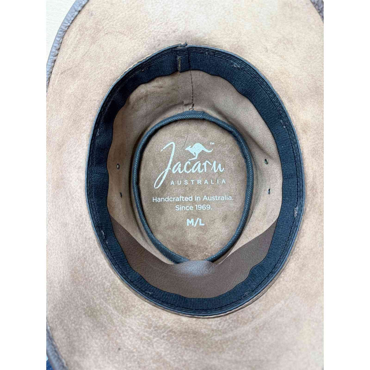 Jacaru 1001 kangaroo leather hat interior showing handcrafted label with logo and size M/L marking.