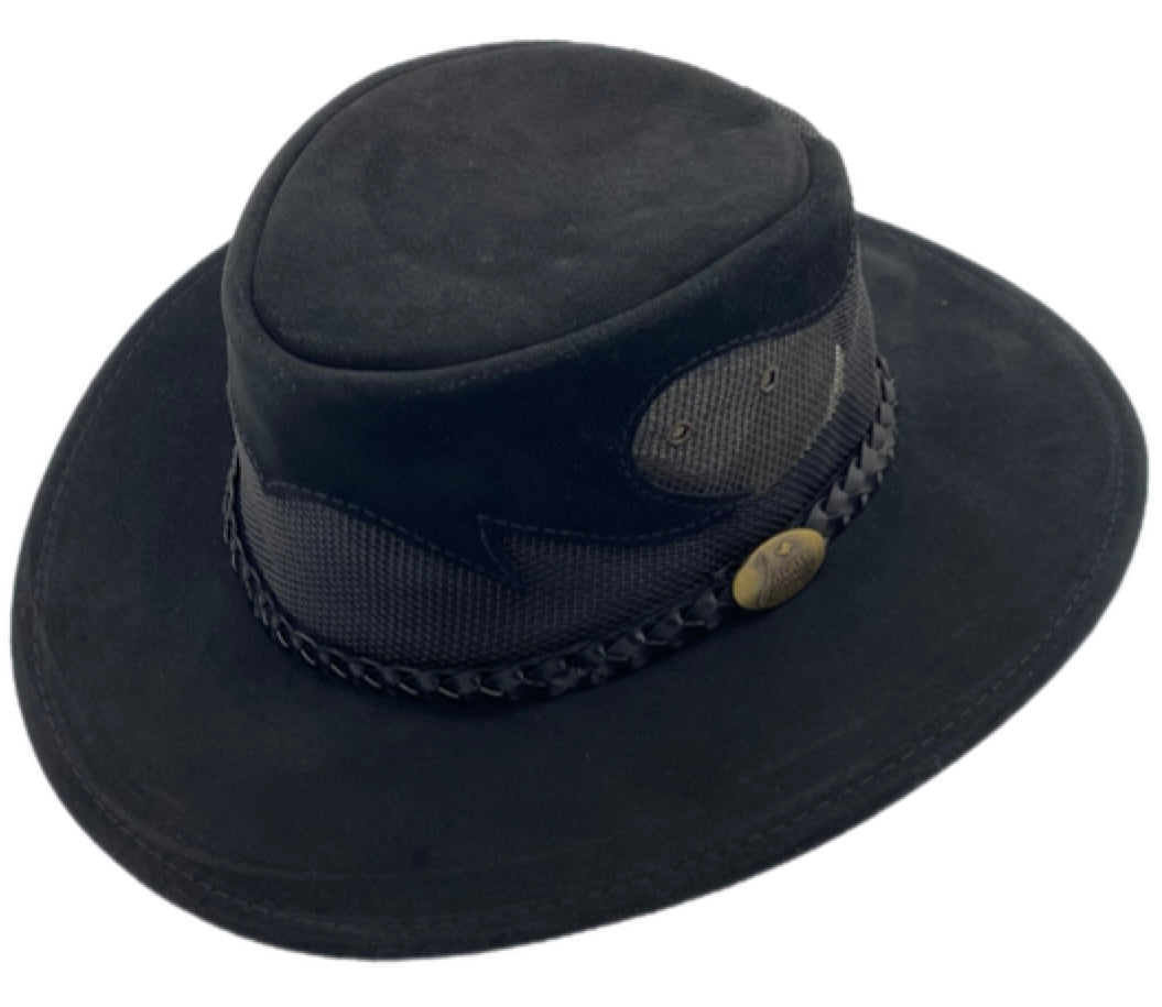A Black Jacaru 1021 Blaze hat with a mesh crown and bovine leather, featuring a decorative detail on the front.