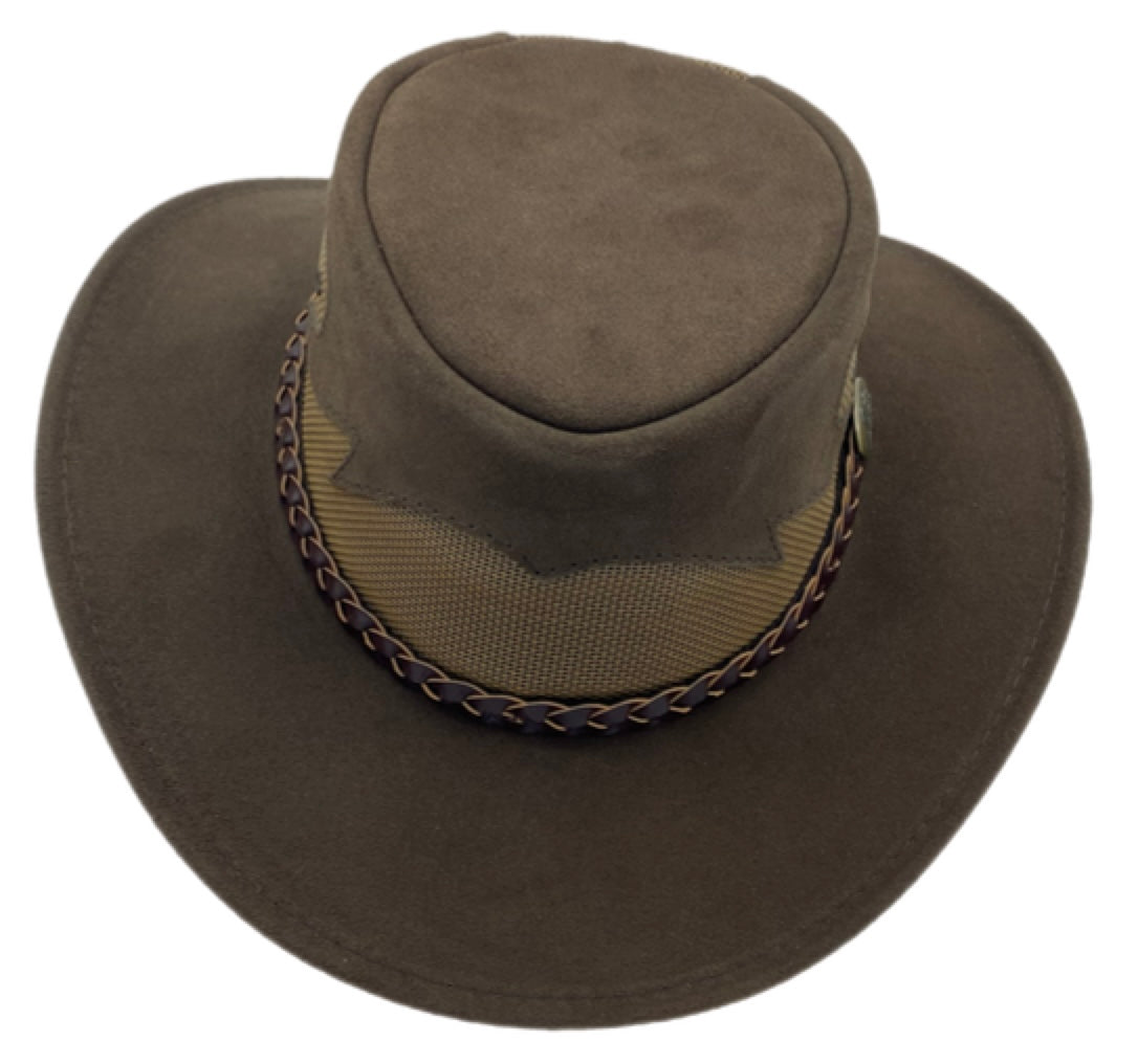 A BrownJacaru 1021 Blaze hat with a mesh crown and bovine leather, featuring a decorative detail on the front.