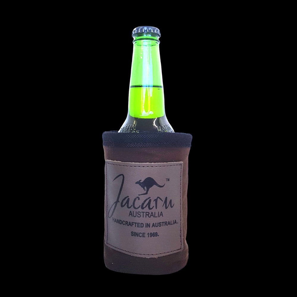 Jacaru can cooler holder with brown oilskin exterior design