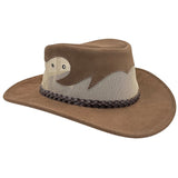A Mushroom Jacaru 1021 Blaze hat with a mesh crown and bovine leather, featuring a decorative detail on the front.