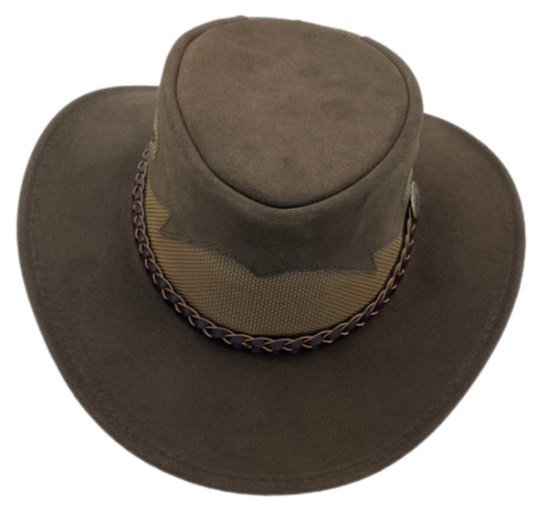 A BrownJacaru 1021 Blaze hat with a mesh crown and bovine leather, featuring a decorative detail on the front.