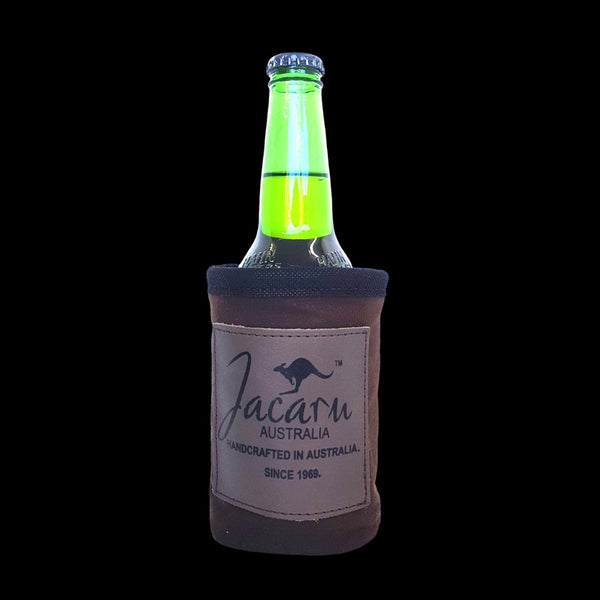 Jacaru can cooler holder with brown oilskin exterior design