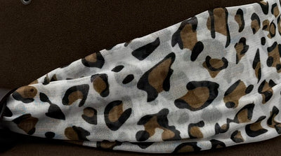 Jacaru 1679/20 White Leopard Scarf