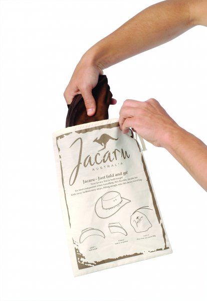 Jacaru canvas hat travel bag with folding instructions.